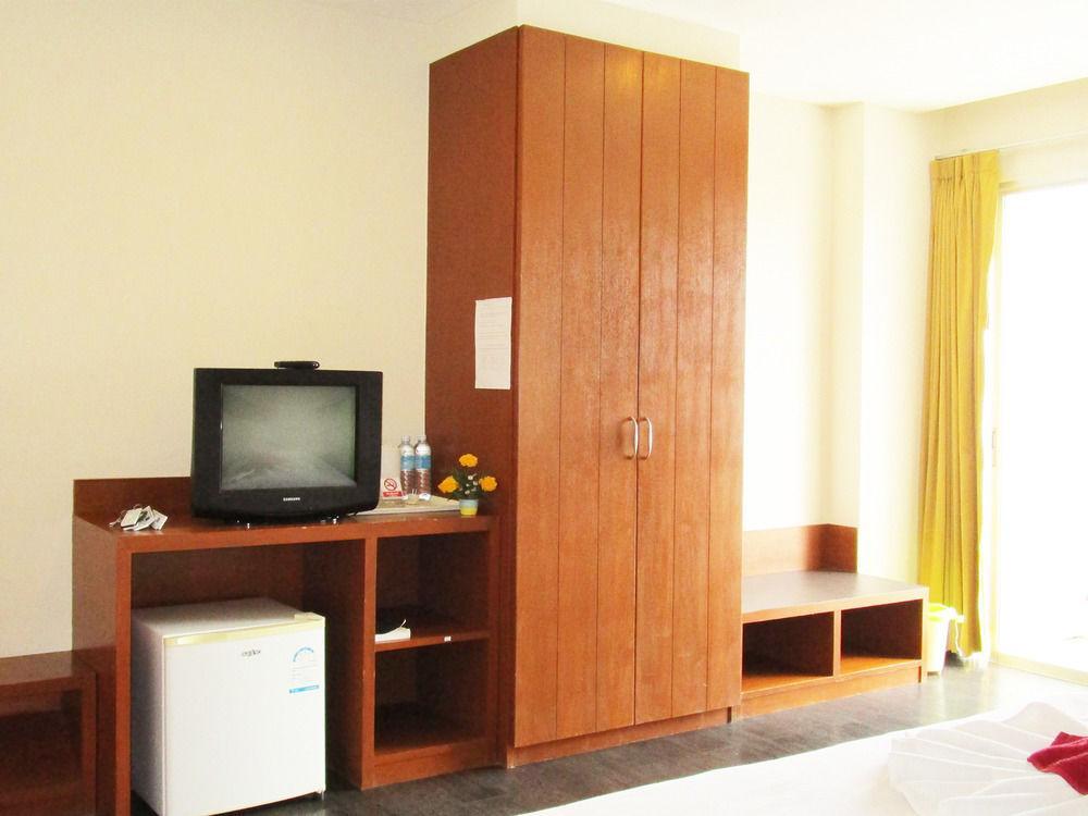 The Son Patong Beach Екстериор снимка